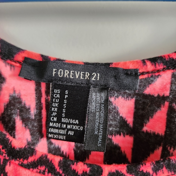 Forever 21 pink/black cropped tank top - Picture 2 of 6